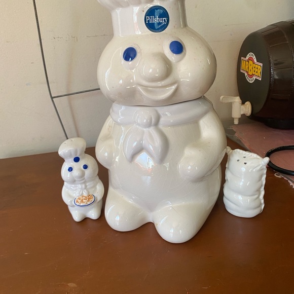 Pillsbury dough boy cookie jar with matching salt and pepper shakers - Picture 3 of 7